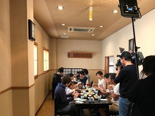 スムーズな撮影を行う為、許可申請から撮影当日の準備、スタッフの方々の食事や宿泊場所等の斡旋までKLSの業務は様々です。