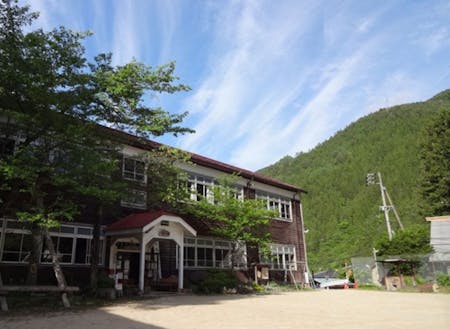 地域内外の様々な人が交流する拠点になっている旧木沢小学校
