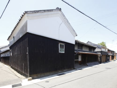 御坊市の名前の由来になった本願寺日高別院を中心に形成された町です。