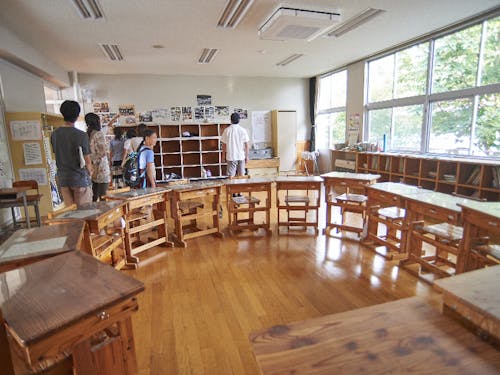 美麻小中学校の内観