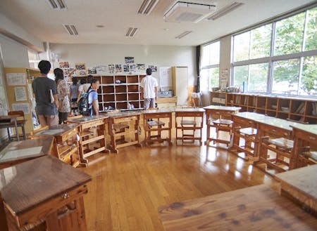 美麻小中学校の内観