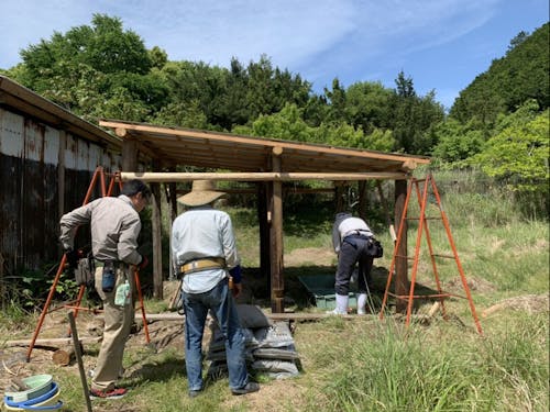 牛の小屋づくりの様子