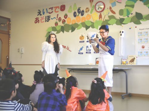 みんなで仮装して英語の勉強をしています