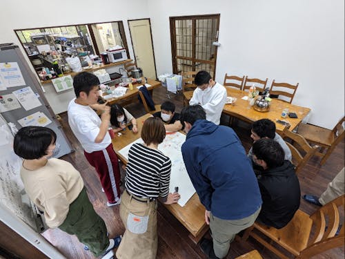 地元の方に教わりながら笹団子づくりを行いました