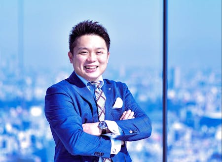 株式会社Comternalの田中さん。自身の会社の他に、「NoCode Japan」の営業推進責任者も務めており、山口にいながら全国の顧客・スタッフと仕事を進めている。