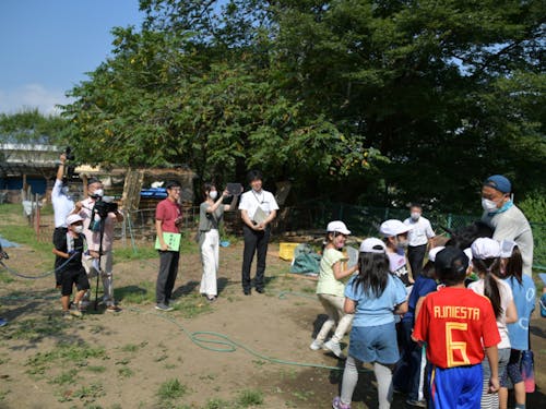 魅力を伝えるイベントを企画・運営したり（写真は伊那小のオンラインツアー）