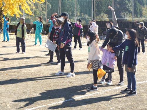 子どもから老人まで、みんな元気いっぱい。