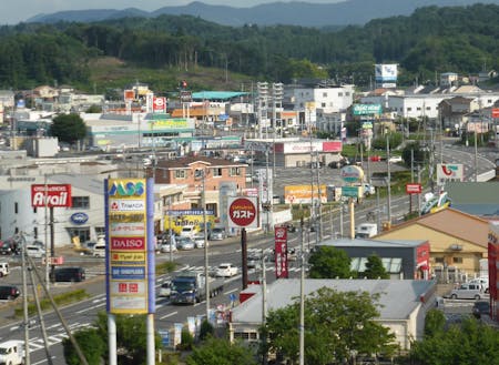 日常の買い物は市内の商業エリアで。