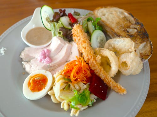 経営するカフェで出している農家プレート