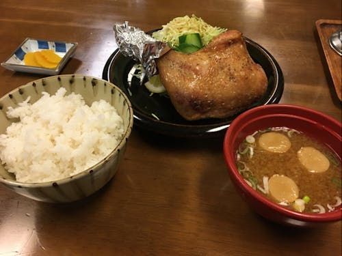 名物鶏料理の「むしり」!油っこい誘惑がありますよ!