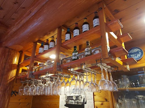 バーカウンターもオーナー手作り