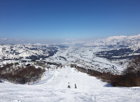雪山はやはり湯沢町の最大の観光資源です