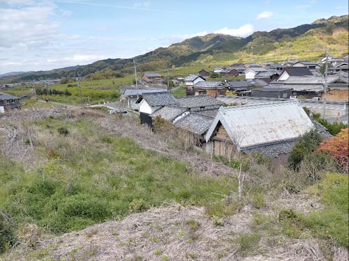 古墳上にある古民家