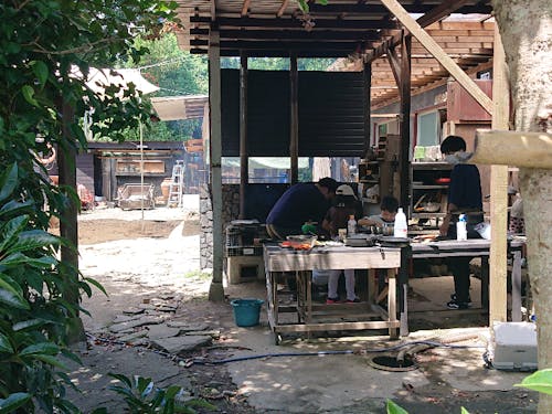 「根っこを育む自然塾」は ひと昔前の暮らし体験を通して循環型の暮らしの大切さ、自然のものを利用する知恵のすばらしさを体験する