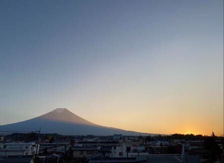 仕事中にふと見上げると見える富士山の美しさにいつも癒されます