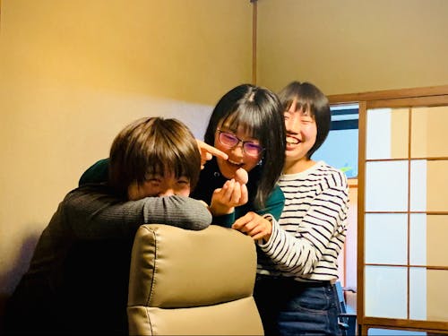 学生以外にも市内外の大人が集い、地域内外の交流を深める場所です