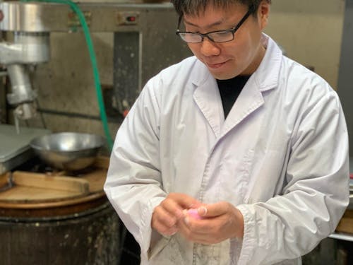 いちご大福をつくる若狭専務