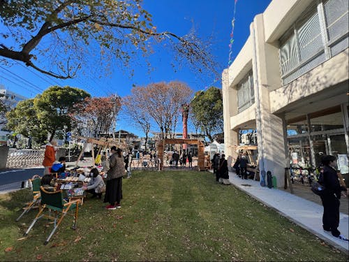 芝生広場は地域の方々の憩いの場