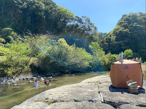 山の中の川でやるテントサウナ。