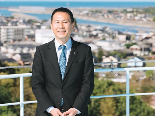 「しっかりサポートします!」とやる気を見せる地域振興課の軍神さん。