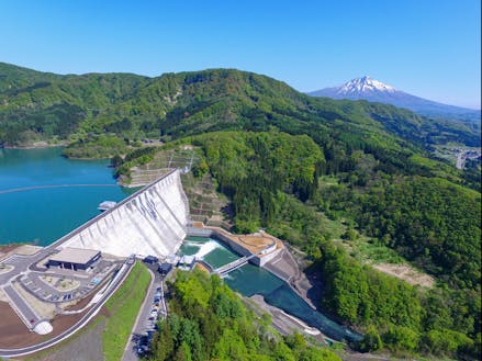 津軽ダムと岩木山