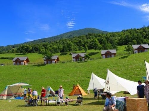 積丹ブルーを見渡せるオートキャンプ場。施設、設備も充実しています。