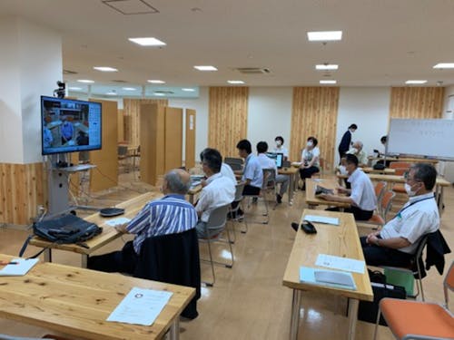 市民と行政が対等な立場で情報交換する場の様子