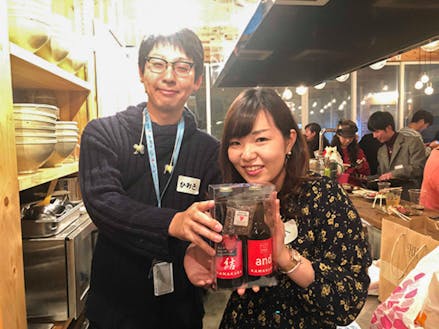 ミニゲームで鎌倉ビールを見事獲得した参加者のお二人