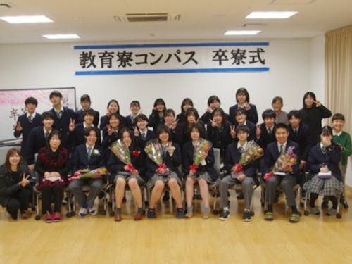 昨年度の卒寮式の様子。寮生は紆余曲折を経ながら成長して巣立っていきます。