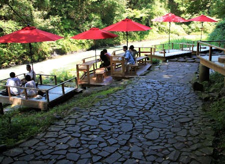 山中温泉の渓谷には、鶴仙渓と呼ばれる遊歩道が設けられている。