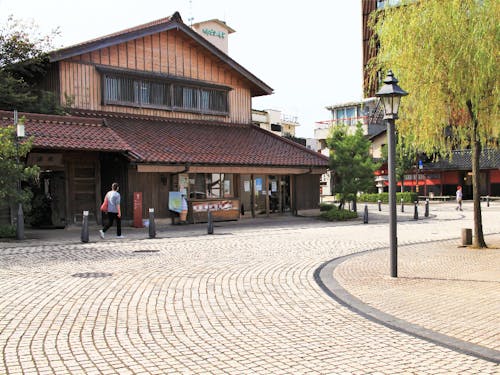 公衆浴場までは徒歩5分。地元民もよく利用する。