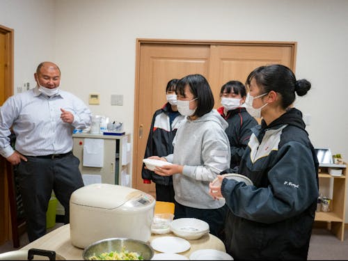 受験生への応援のため、地域の方から夕食の差し入れをいただきました！
