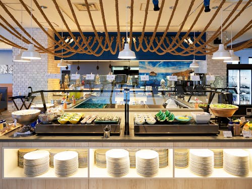 イタリアの漁港にあるレストランのイメージ