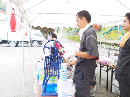 夏祭りには多くの笑顔が溢れてます