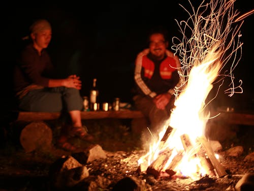焚き火を囲んで町民と語り合うような一夜も…?