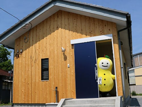 町のマスコットキャラクター「ゆずも」も応援します!