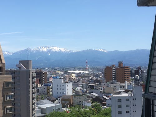 立山に抱かれながら利便性の高いまちぐらしも