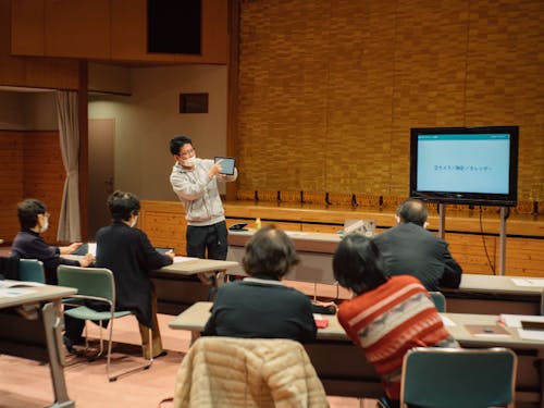 子どもだけでなく高齢者向けのIT授業なども取り組み中