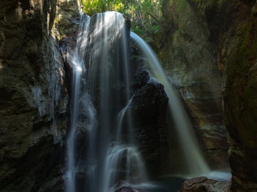 神秘的な美しさに心打たれる雨竜の滝(仁淀川町)