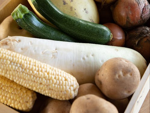 様々な中川町産野菜。春から秋まで楽しめます。