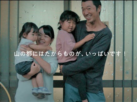 家族で移住、就農した上田さんご家族。