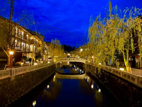 夜の城崎温泉街