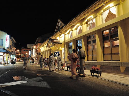 城崎には開湯1300年の温泉街が