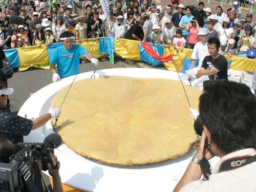 ギネス登録を目指すジャンボコロッケ