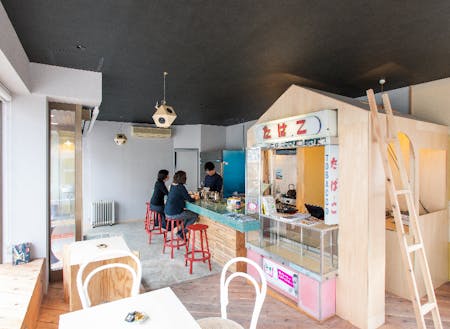 若者が菓子屋だった空き店舗をリノベーションして始めた喫茶店
