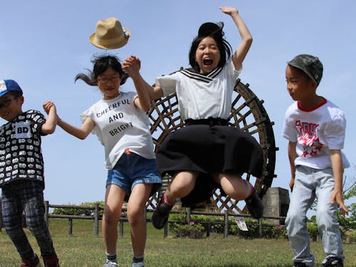 水車と子どもたち