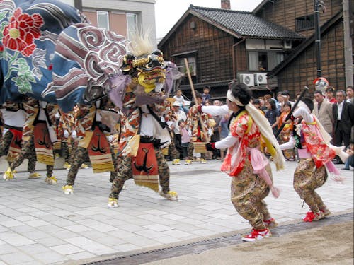井波よいやさ祭り 獅子舞