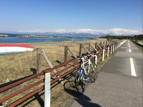 海の向こうに立山が:富山県