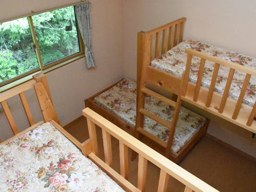 個室は2段ベッド付きですが、改装自由です