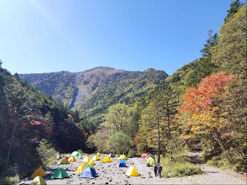 長衛小屋のテント場。この一角で山ごはん体験を実施予定